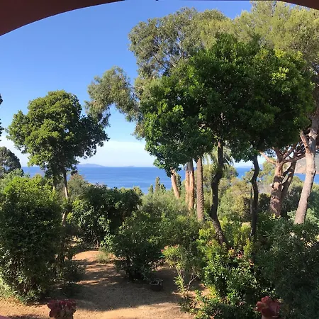 Vue à 150m à Pied De La Du Canadel Casa vacanze *